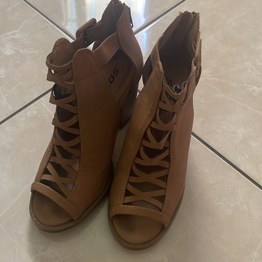 High heels - Picture 3 of 4